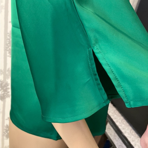 Rich luxurious blouse size medium - Picture 2 of 5